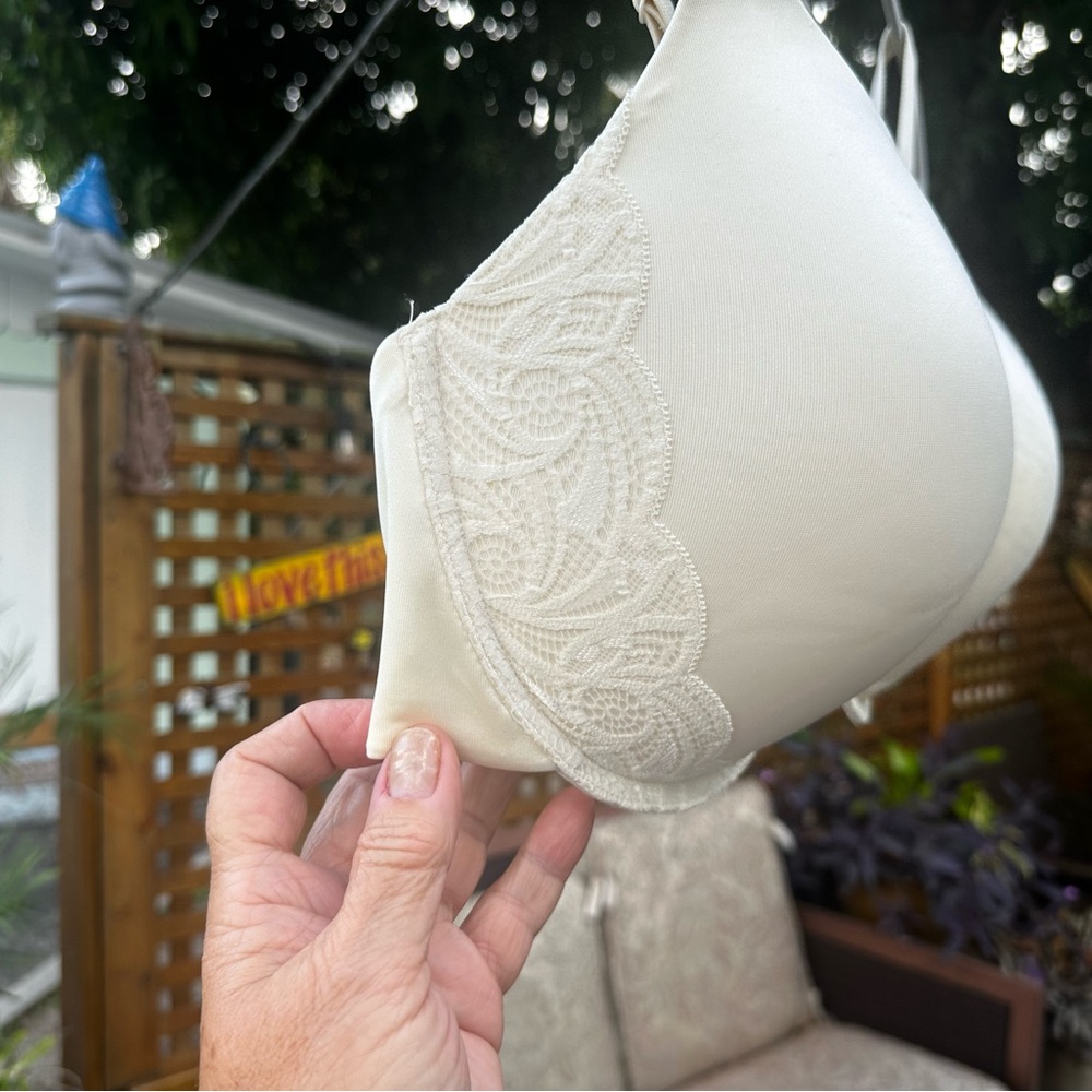 Secret Treasures Women's Ivory Lace Bra - Picture 3 of 7